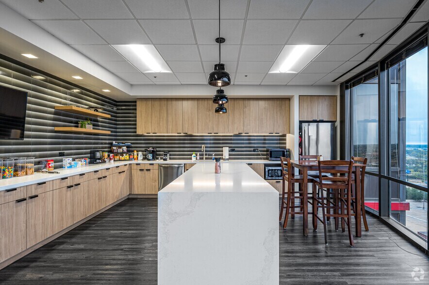 More Photos Of 12770 Coit Rd, Dallas Office For Lease