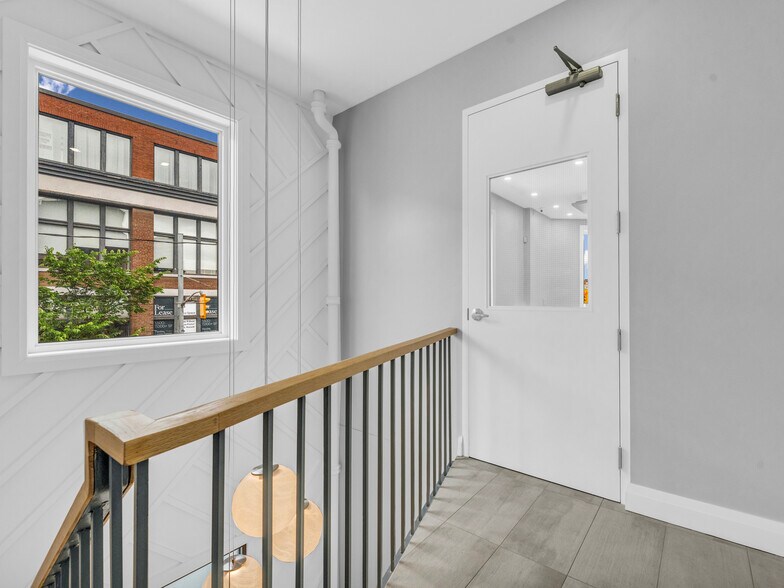 More Photos Of 541 Queen St E, Toronto Storefront For Lease