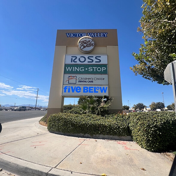 More Photos Of 17100 Bear Valley Rd, Victorville General Retail For Lease