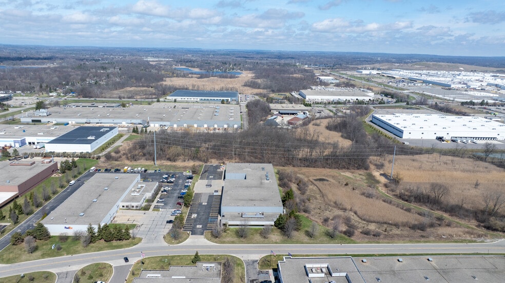 More Photos Of 4200 N Atlantic Blvd, Auburn Hills Manufacturing For Lease