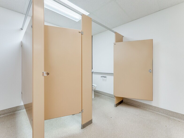 More Photos Of 2275 NE McDaniel Ln, Mcminnville Office For Lease