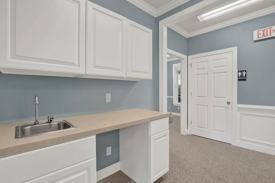 More Photos Of 9100 White Bluff Rd, Savannah Office For Sale