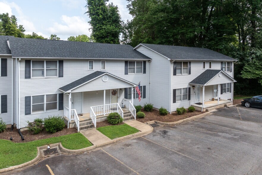 More Photos Of 210 Smith St, South Hill Apartments For Sale