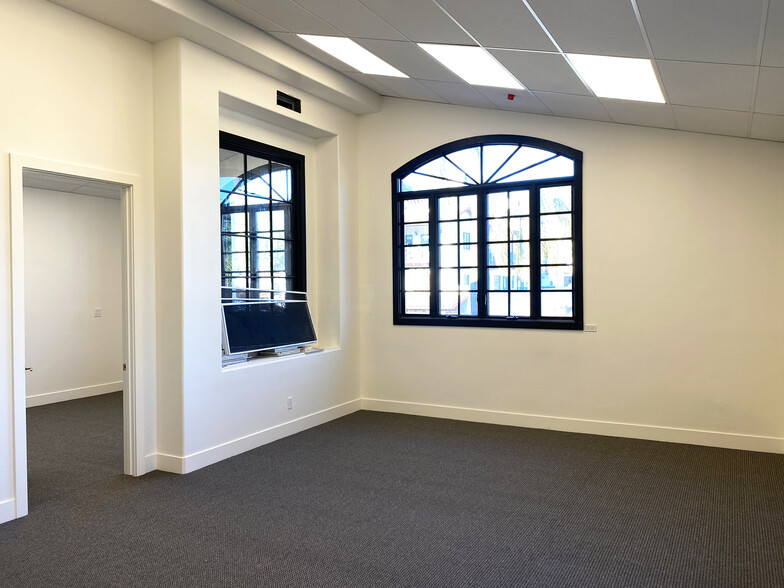 More Photos Of 1525 State St, Santa Barbara Office For Sale