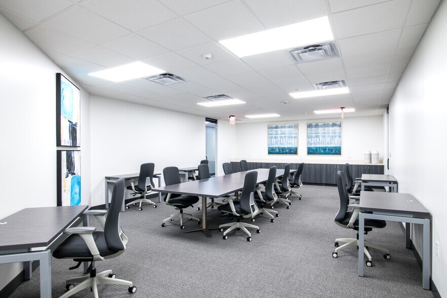 More Photos Of 5710 Lyndon B Johnson Fwy, Dallas Unknown For Lease