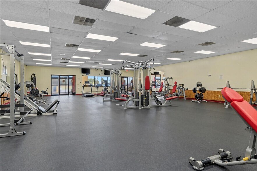 More Photos Of 1275-1281 N 7th St, Riverton General Retail For Sale