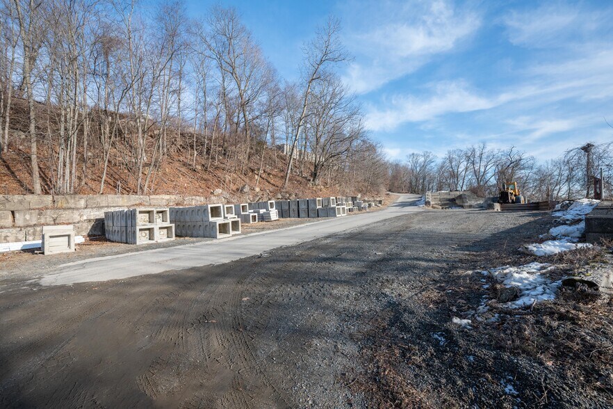 More Photos Of 41 Padanaram Rd, Danbury Manufacturing For Sale