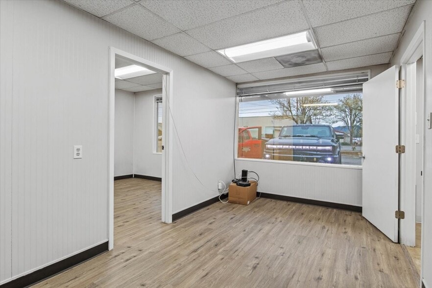 More Photos Of 890 N Main St, Independence Warehouse For Sale