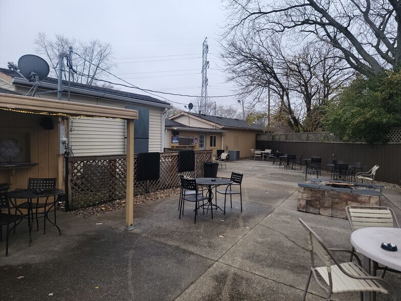 More Photos Of 7628 Southeastern Ave, Indianapolis Restaurant For Sale