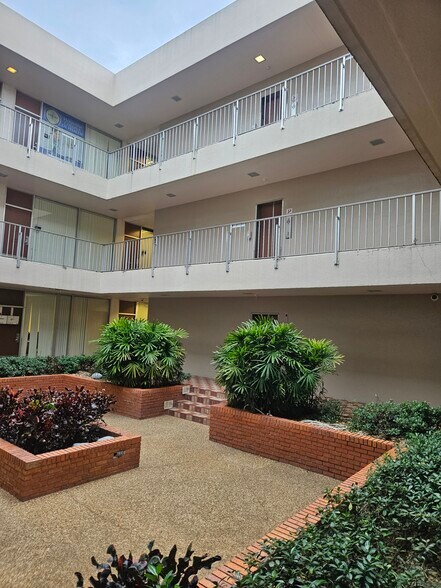 More Photos Of 6151 Miramar Pky, Miramar Office For Lease