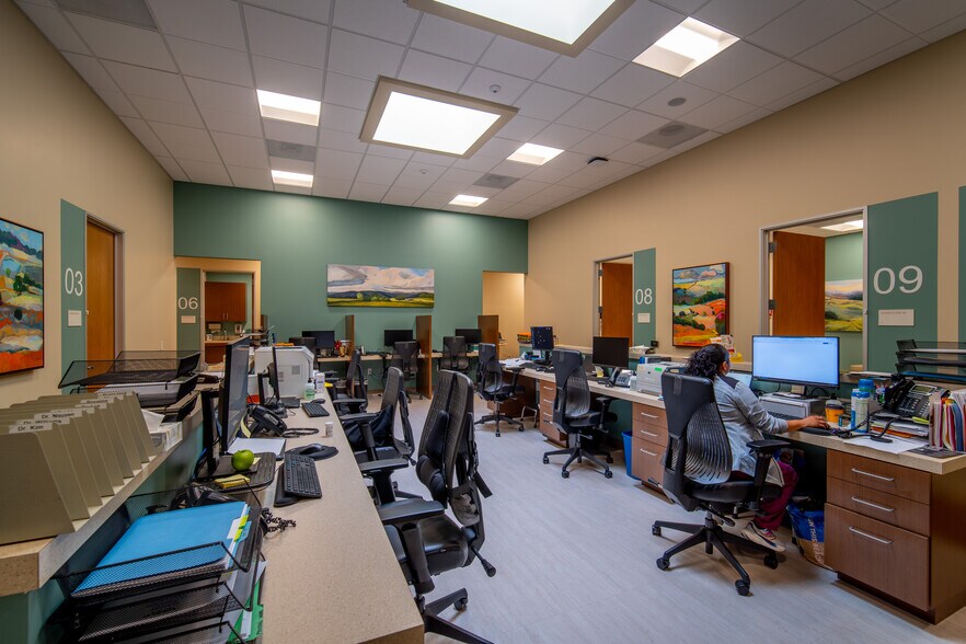 More Photos Of 660 W Baker St, Costa Mesa Hospital For Sale