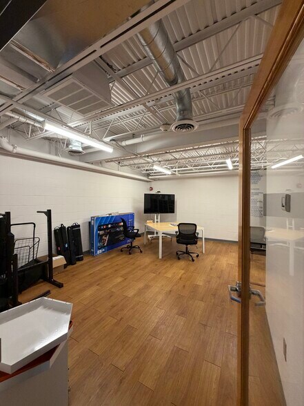 More Photos Of 49 Day St, Somerville Flex For Lease