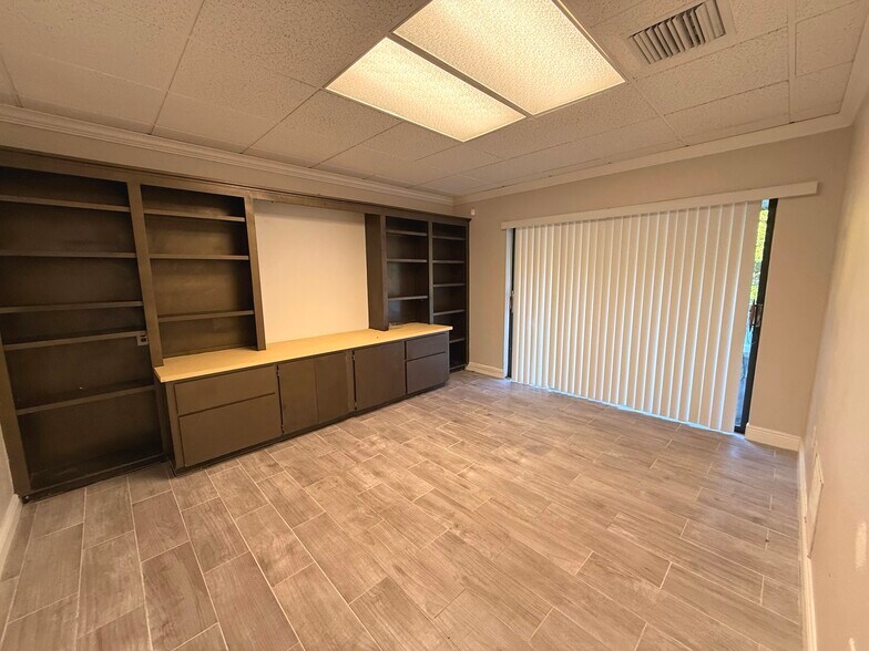 More Photos Of 800 W Plymouth Ave, Deland Medical For Lease