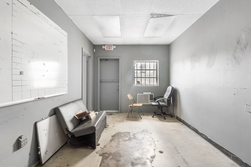 More Photos Of 775 NW 21st St, Miami Service For Lease