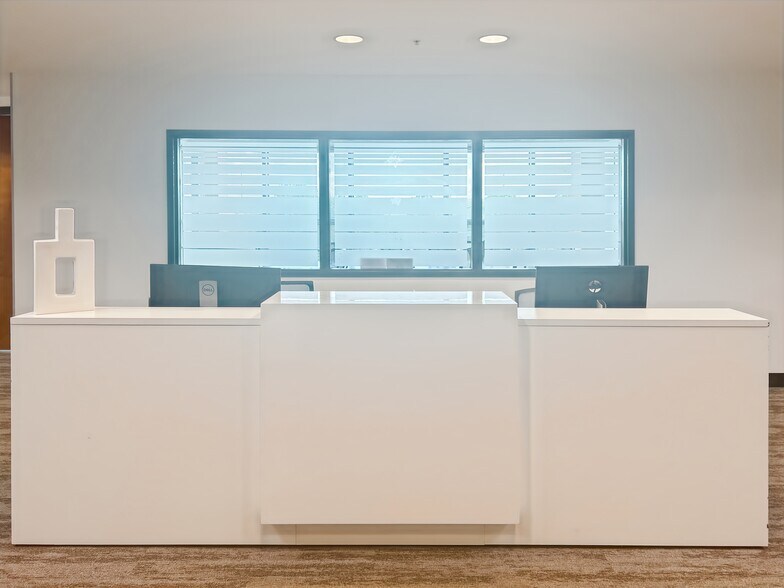 More Photos Of 1800 Pembrook Dr, Orlando Coworking Space