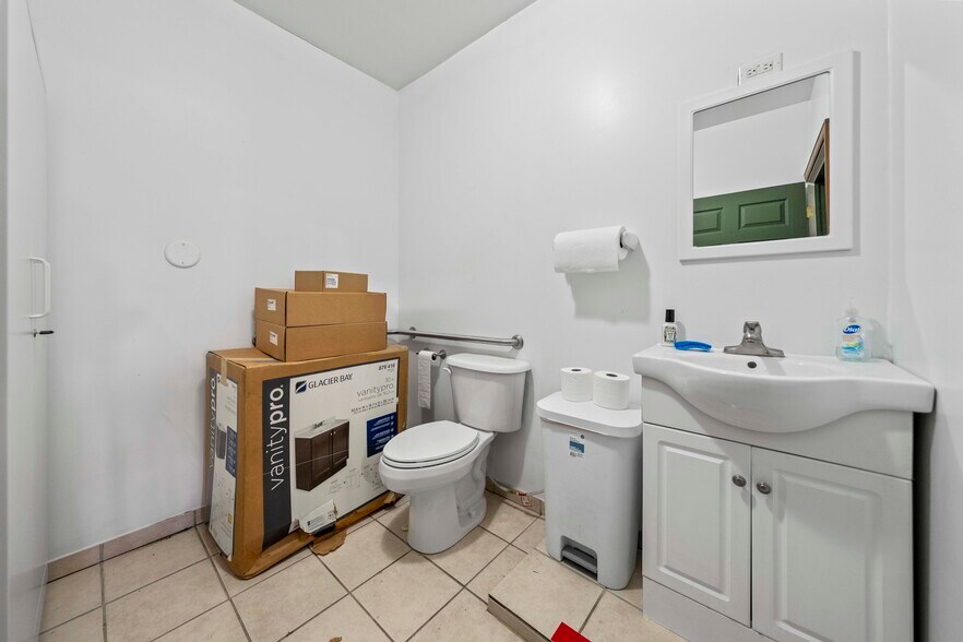 More Photos Of 21 Public Sq, Holley Storefront Retail Residential For Lease