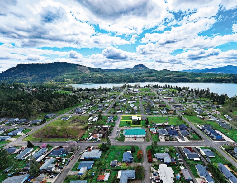 More Photos Of 107 E 3rd St, Lowell Flex For Sale