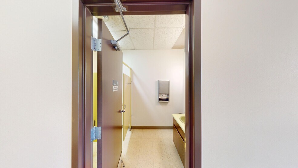 More Photos Of 324 E Washington Ave, Riverton Office For Sale