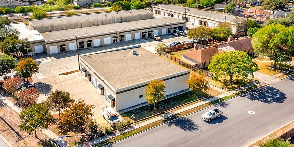 More Photos Of 14309 Toepperwein Rd, San Antonio Warehouse For Lease