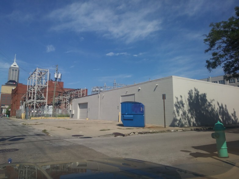 More Photos Of 50-164 S Park Blvd, Greenwood Light Distribution For Lease