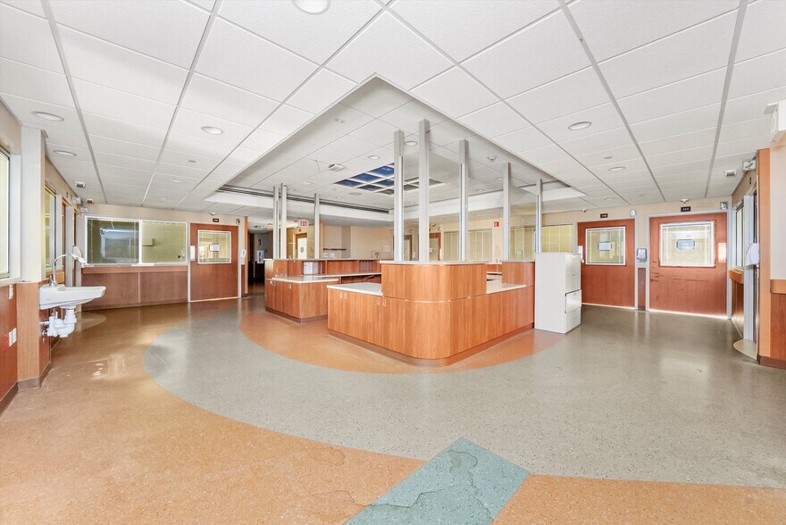 More Photos Of 2400 N Rockton Ave, Rockford Hospital For Lease