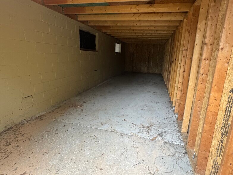 More Photos Of 205 Fern Dr, Leesburg Self Storage For Lease