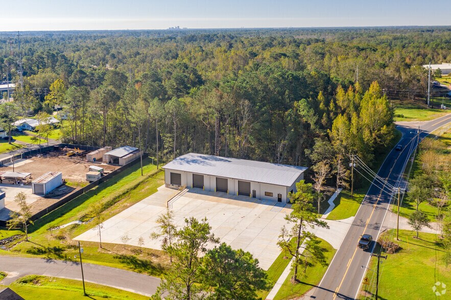 More Photos Of Halls Mill Road, Mobile Warehouse For Lease