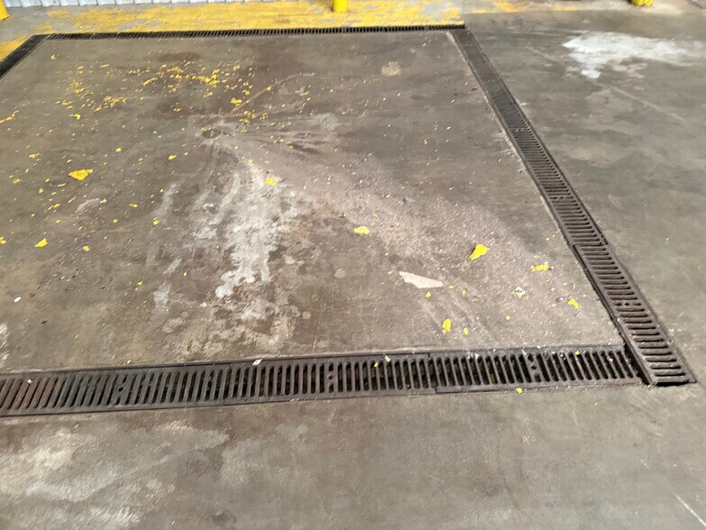 More Photos Of 4411 W Chestnut Expy, Springfield Manufacturing For Lease