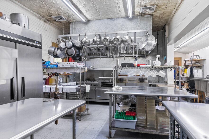 More Photos Of 323 N Main St, Swainsboro Restaurant For Sale