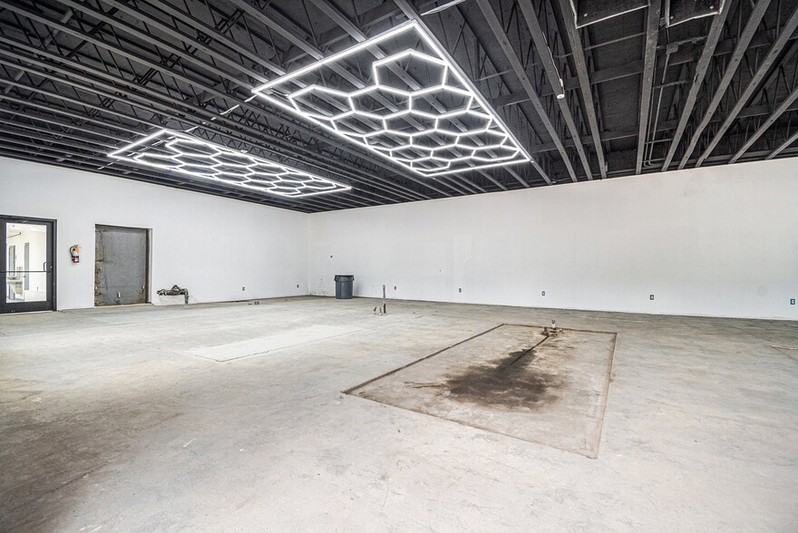 More Photos Of 3525 N 90th St, Omaha Freestanding For Lease