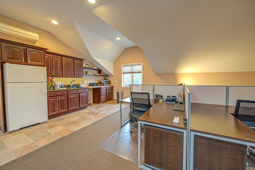 More Photos Of 9 Degnon Blvd, Bay Shore Office For Sale