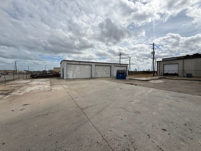 More Photos Of 218 Centaurus Dr, Corpus Christi Warehouse For Lease