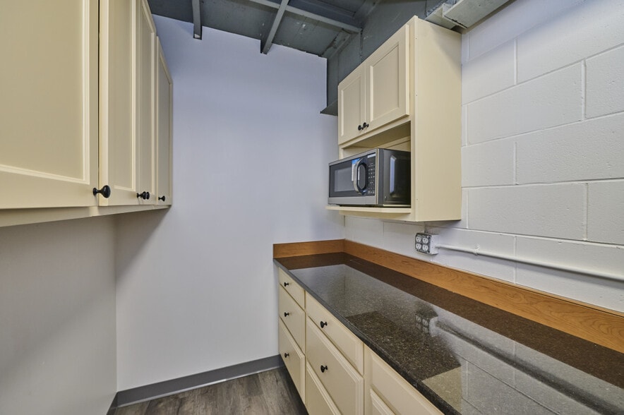 More Photos Of 1 Melvin St, Wakefield Warehouse For Lease
