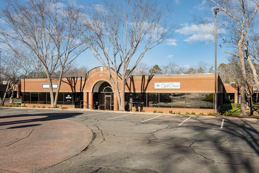 More Photos Of 1805 Sardis Rd N, Charlotte Unknown For Lease