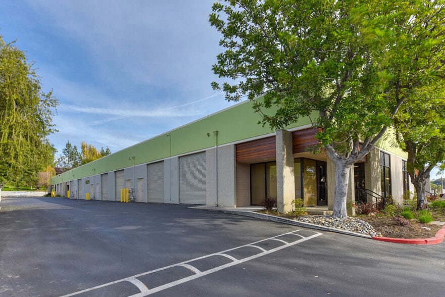 More Photos Of 31304-31348 Via Colinas, Westlake Village Unknown For Lease