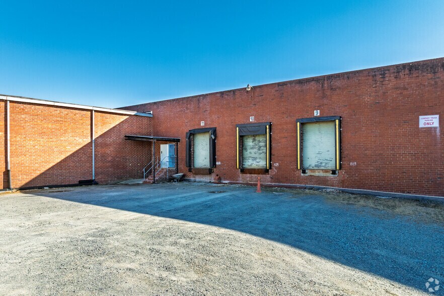 More Photos Of 147 L F I Complex Ln, Lexington Manufacturing For Lease