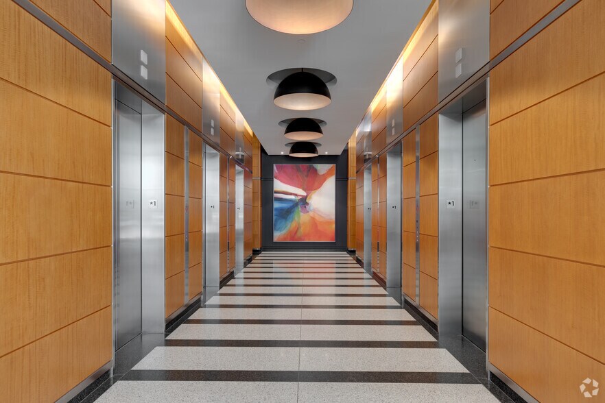 More Photos Of 2325 E Camelback Rd, Phoenix Office For Lease