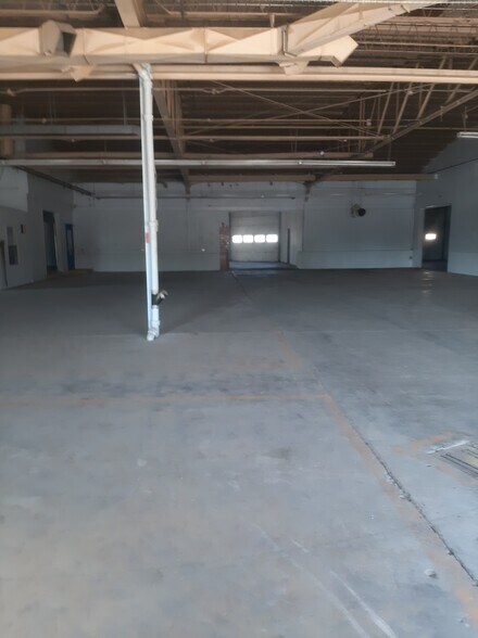 More Photos Of 510 First St, London Warehouse For Lease