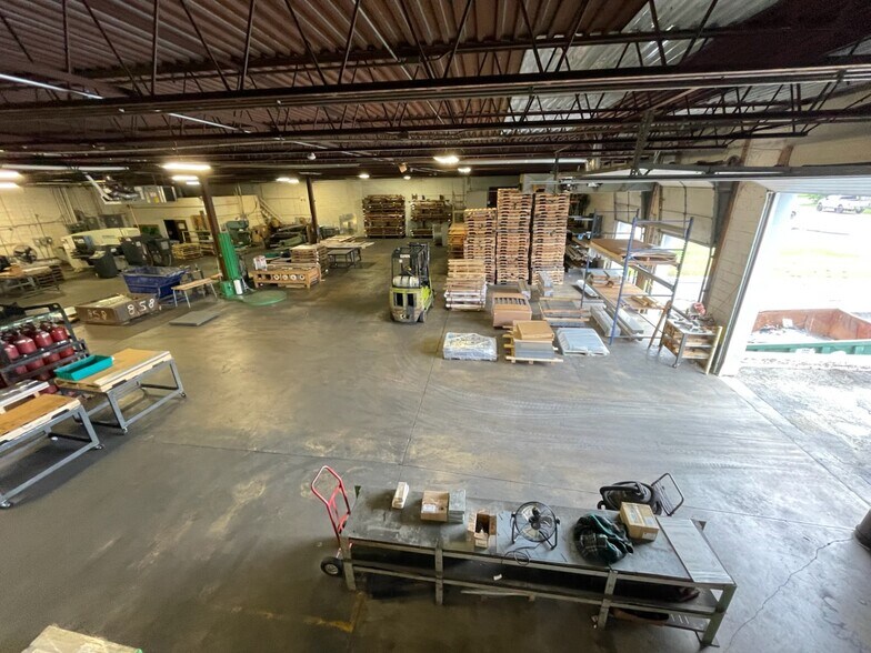 More Photos Of 129 Ashmore Dr, Leola Warehouse For Lease