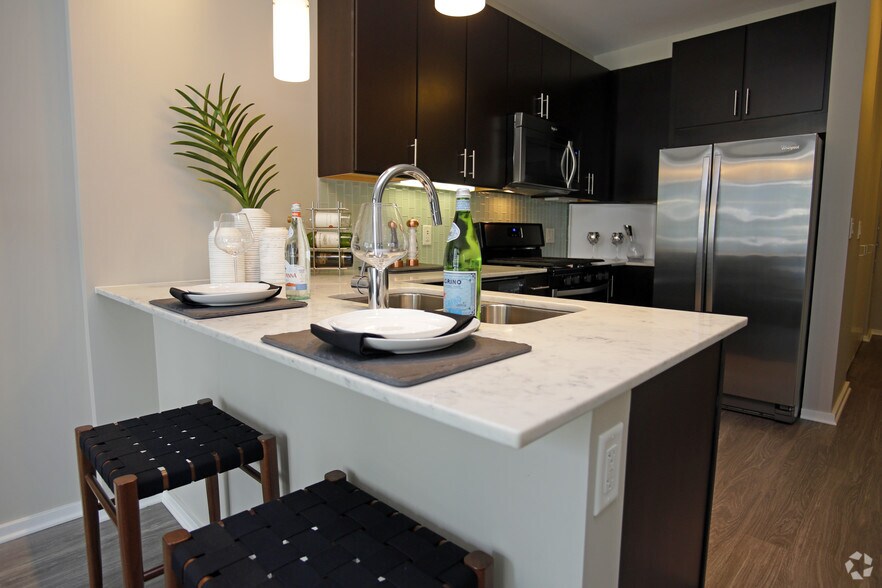 More Photos Of 123 N Desplaines St, Chicago Apartments For Lease