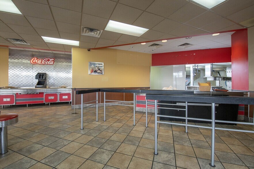 More Photos Of 1550 E Riverside Blvd, Loves Park Fast Food For Lease