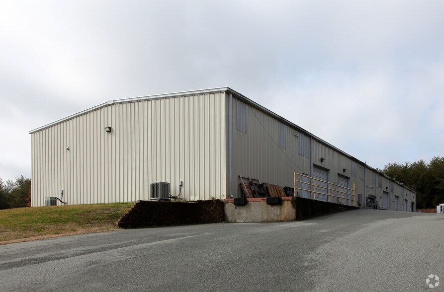 More Photos Of 3653-3673 Alamance Rd, Burlington Flex For Lease