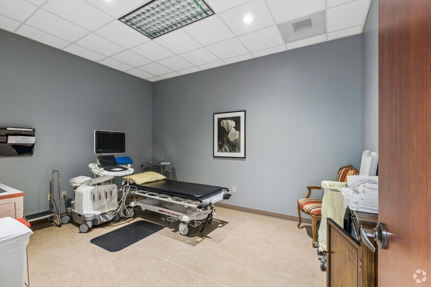 More Photos Of 17030 Red Oak Dr, Houston Medical For Sale