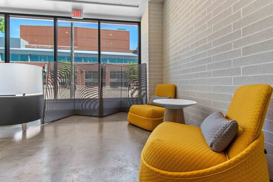 More Photos Of 423 W College Ave, Appleton General Retail For Sale