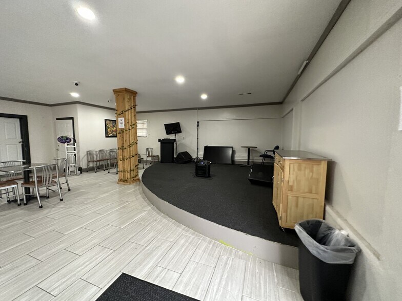 More Photos Of 1202 Lockwood Dr, Houston Restaurant For Sale