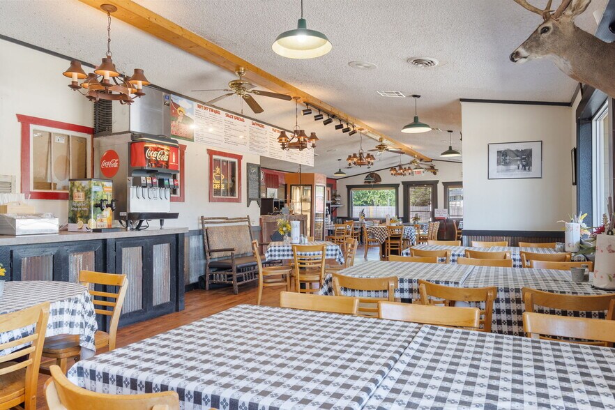 More Photos Of 7930 E State Highway 76, Kirbyville Specialty For Sale