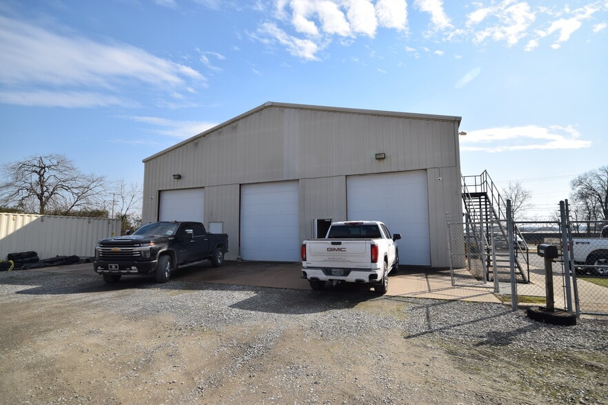 More Photos Of 170 Commerce Rd, Conway Warehouse For Lease