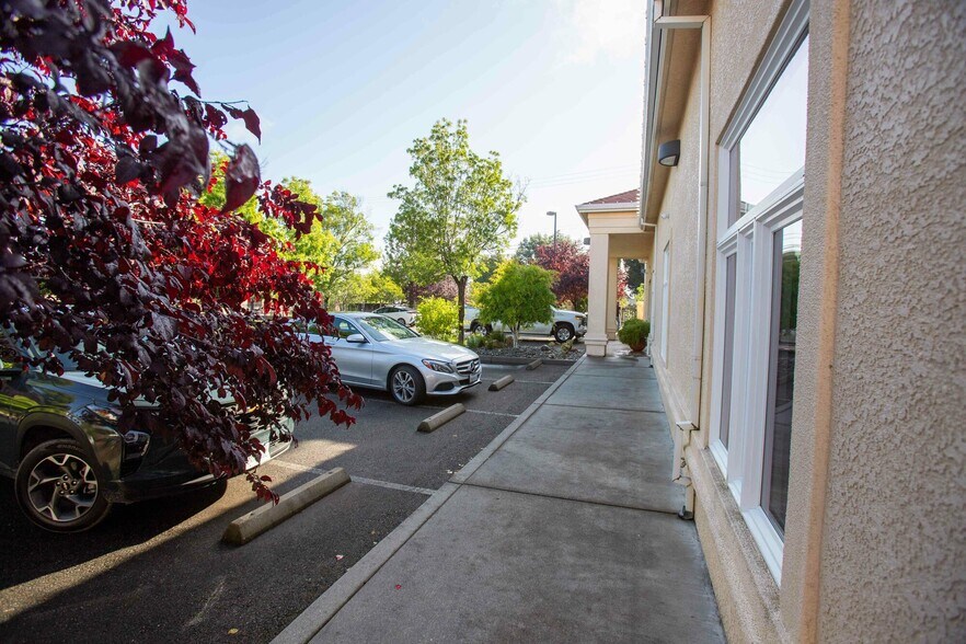 More Photos Of 2110 Railroad Ave, Redding Medical For Sale