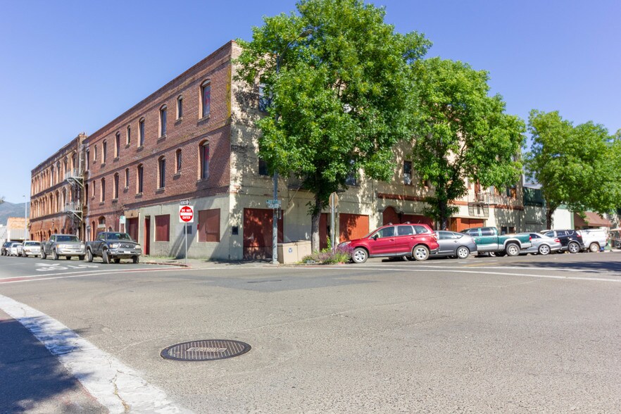 272 N State St, Ukiah, CA 95482 Hotel For Sale