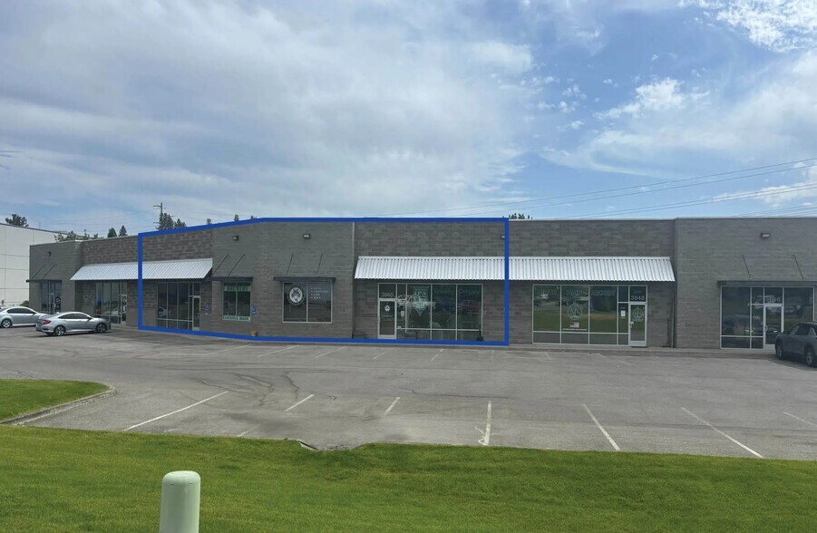 More Photos Of 3846-3856 N Schreiber Way, Coeur d'Alene Showroom For Lease